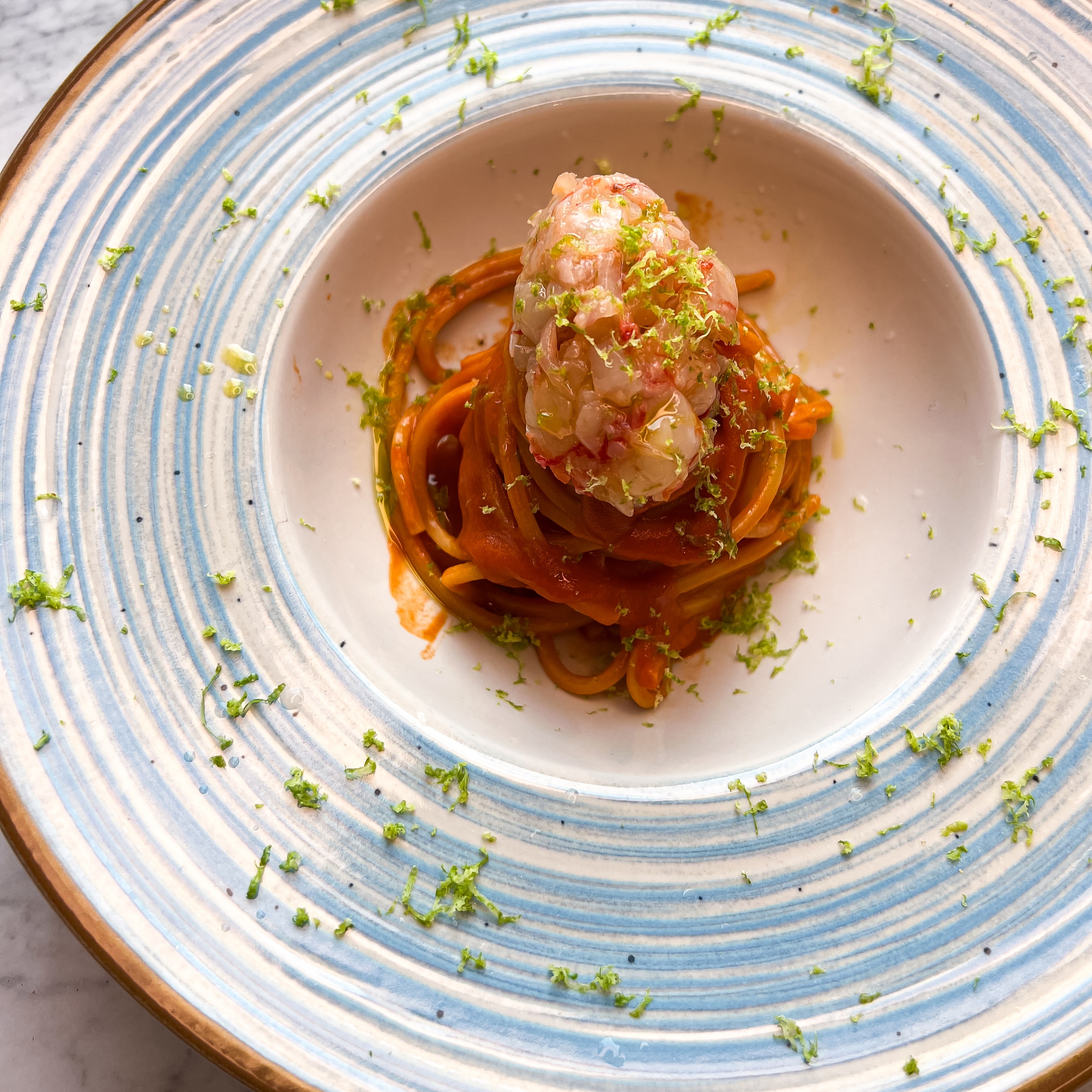 Spaghetti z surową czerwoną krewetką Carabineros