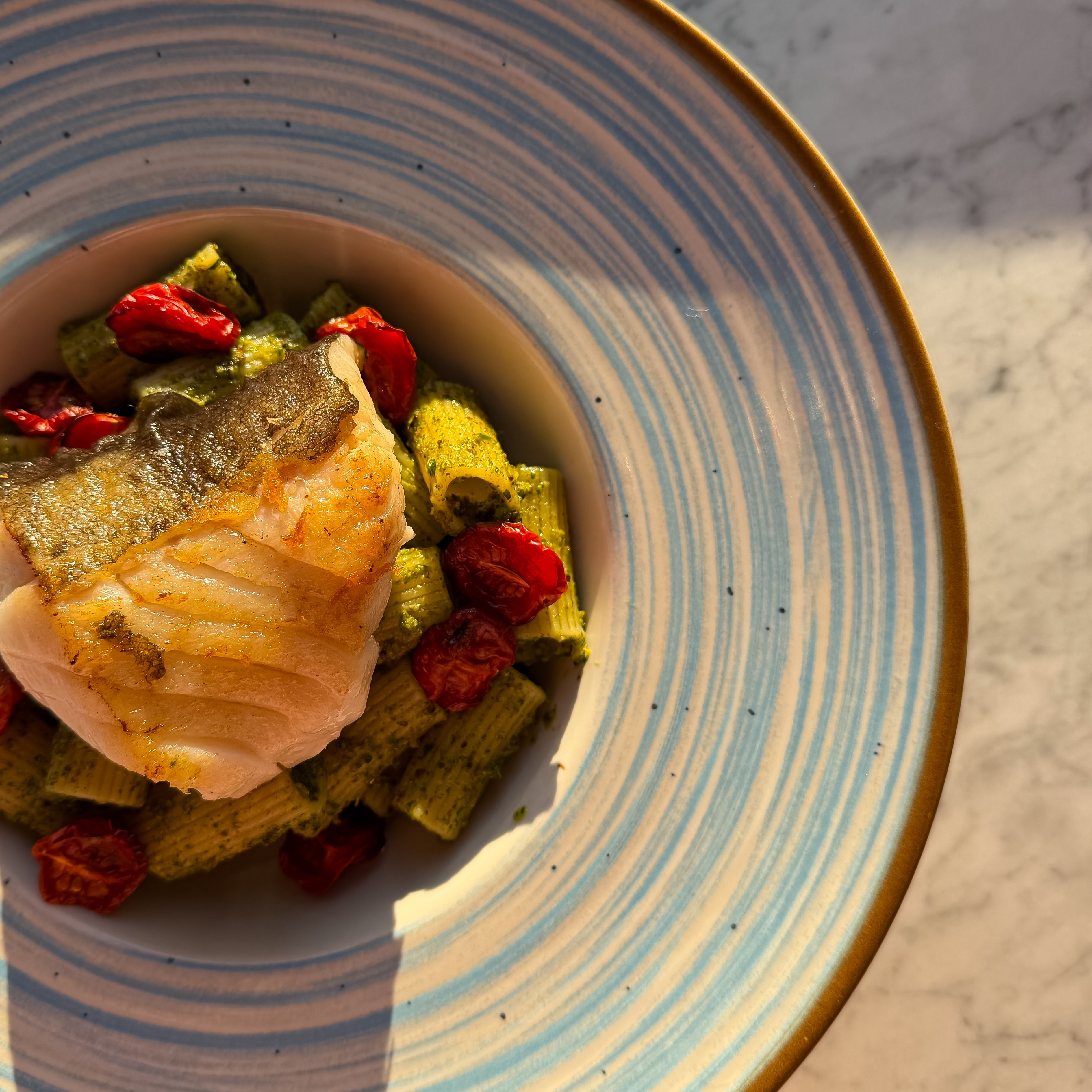 Rigatoni z dorszem SKREI i domowym pesto pietruszkowym